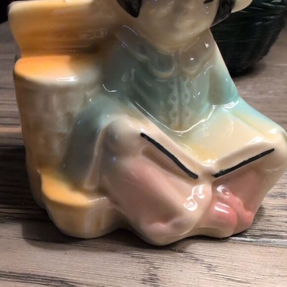 Vintage Shawnee Pottery Asian Child Reading a Book Planter USA #574 1950s - Picture 8 of 9